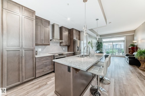 421 524 Griesbach Parade, Edmonton, AB - Indoor Photo Showing Kitchen With Double Sink With Upgraded Kitchen