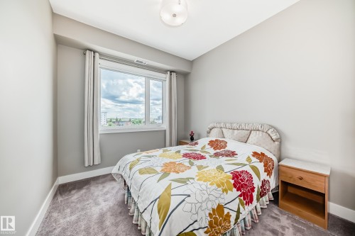 421 524 Griesbach Parade, Edmonton, AB - Indoor Photo Showing Bedroom