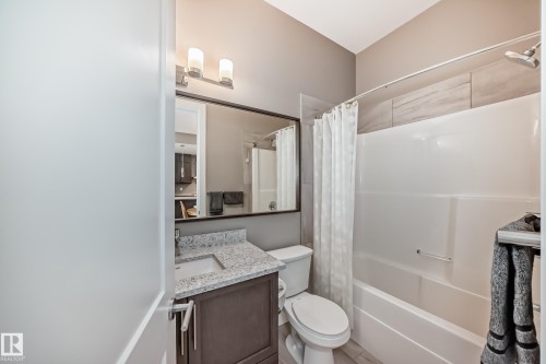 421 524 Griesbach Parade, Edmonton, AB - Indoor Photo Showing Bathroom