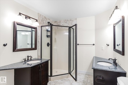 304 10142 111 Street, Edmonton, AB - Indoor Photo Showing Bathroom