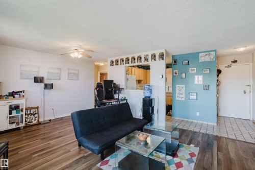 903 9916 113 Street, Edmonton, AB - Indoor Photo Showing Living Room