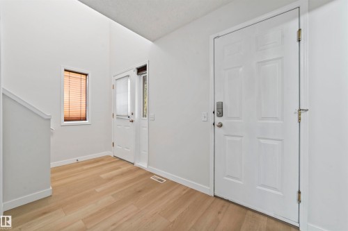 3231 30 Ave Nw, Edmonton, AB - Indoor Photo Showing Other Room