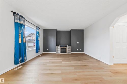 3231 30 Ave Nw, Edmonton, AB - Indoor Photo Showing Other Room