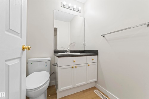 3231 30 Ave Nw, Edmonton, AB - Indoor Photo Showing Bathroom