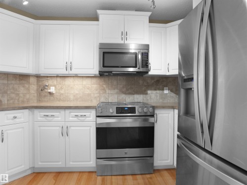 65 Ashby Gardens, Spruce Grove, AB - Indoor Photo Showing Kitchen