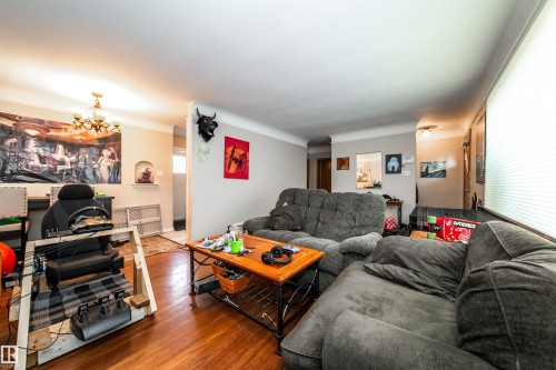 7910 75 Street, Edmonton, AB - Indoor Photo Showing Living Room