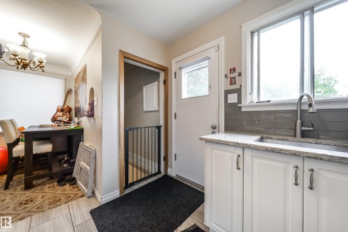 7910 75 Street, Edmonton, AB - Indoor Photo Showing Other Room