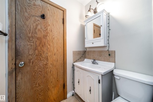 7910 75 Street, Edmonton, AB - Indoor