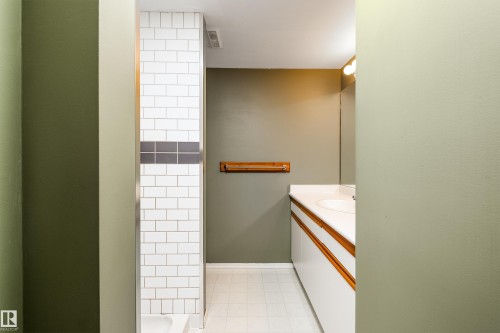 48503 Range Road 263, Rural Leduc County, AB - Indoor Photo Showing Bathroom