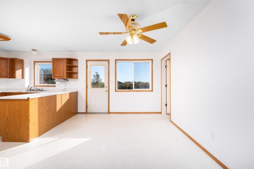 48503 Range Road 263, Rural Leduc County, AB - Indoor Photo Showing Kitchen With Double Sink