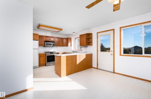 48503 Range Road 263, Rural Leduc County, AB - Indoor Photo Showing Kitchen