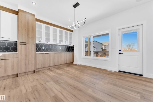 638 Astoria Way, Devon, AB - Indoor
