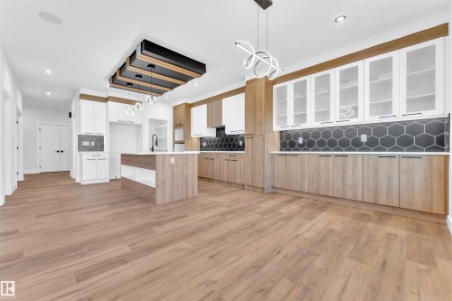 638 Astoria Way, Devon, AB - Indoor Photo Showing Kitchen