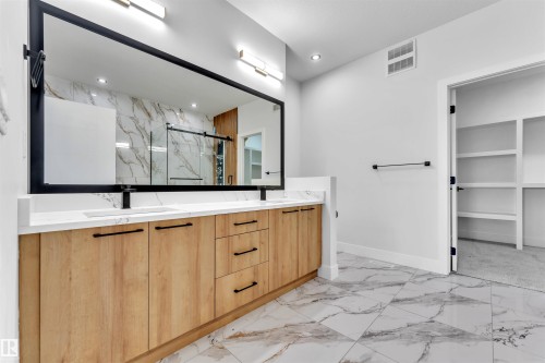 638 Astoria Way, Devon, AB - Indoor Photo Showing Bathroom