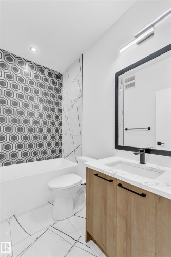 638 Astoria Way, Devon, AB - Indoor Photo Showing Bathroom