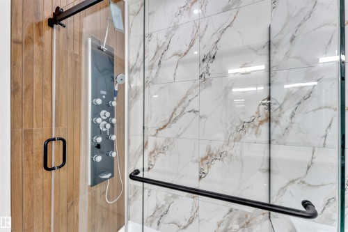 638 Astoria Way, Devon, AB - Indoor Photo Showing Bathroom