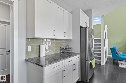 1066 Allendale Crescent, Sherwood Park, AB - Indoor Photo Showing Kitchen