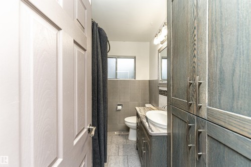 10619 149 Street, Edmonton, AB - Indoor Photo Showing Bathroom