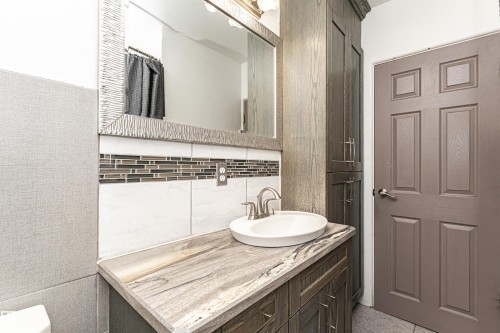 10619 149 Street, Edmonton, AB - Indoor Photo Showing Bathroom