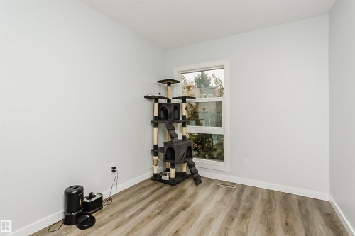 56 2020 105 Street, Edmonton, AB - Indoor