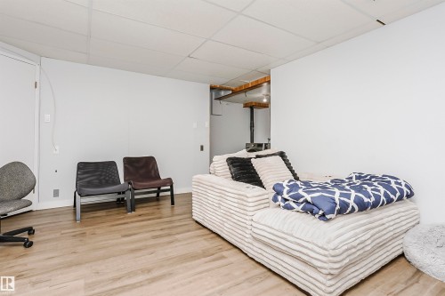 56 2020 105 Street, Edmonton, AB - Indoor Photo Showing Bedroom