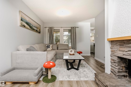 56 2020 105 Street, Edmonton, AB - Indoor Photo Showing Living Room