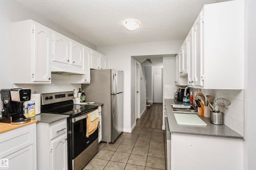 56 2020 105 Street, Edmonton, AB - Indoor Photo Showing Kitchen
