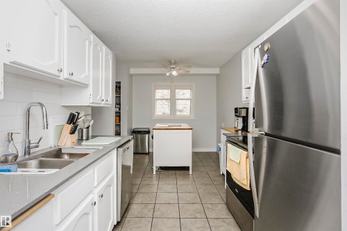 56 2020 105 Street, Edmonton, AB - Indoor Photo Showing Kitchen With Double Sink With Upgraded Kitchen