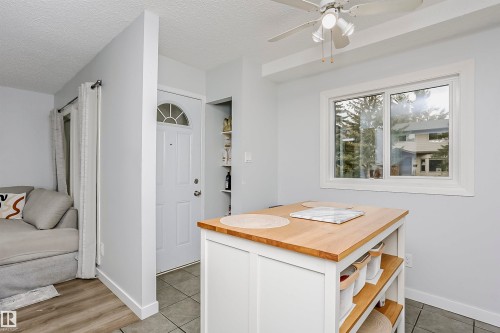 56 2020 105 Street, Edmonton, AB - Indoor