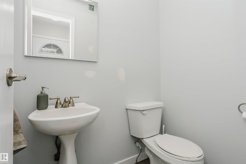 56 2020 105 Street, Edmonton, AB - Indoor Photo Showing Bathroom