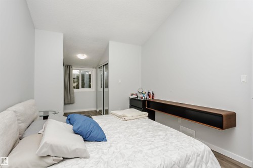 56 2020 105 Street, Edmonton, AB - Indoor Photo Showing Bedroom