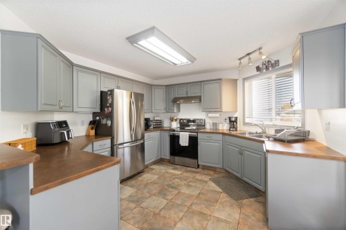 5520 45 Street, Lamont, AB - Indoor Photo Showing Kitchen With Double Sink