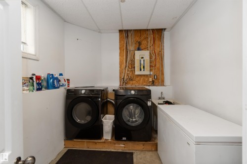 5520 45 Street, Lamont, AB - Indoor Photo Showing Laundry Room