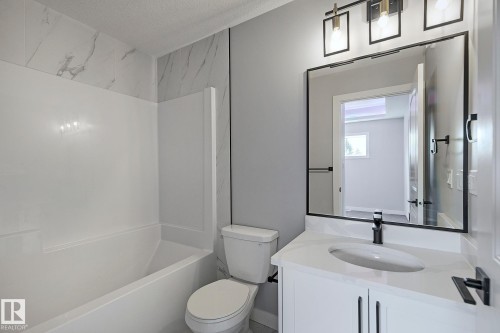 11633 St Albert Trail, Edmonton, AB - Indoor Photo Showing Bathroom