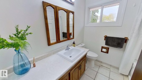 14811 61A Street, Edmonton, AB - Indoor Photo Showing Bathroom