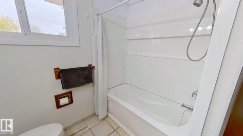 14811 61A Street, Edmonton, AB - Indoor Photo Showing Bathroom