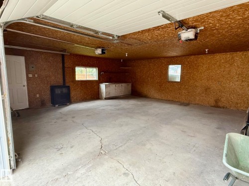 14811 61A Street, Edmonton, AB - Indoor Photo Showing Garage