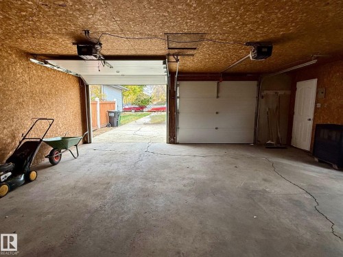 14811 61A Street, Edmonton, AB - Indoor Photo Showing Garage