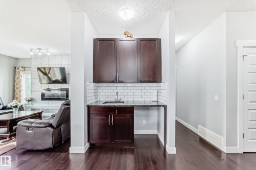 1452 30 Street, Edmonton, AB - Indoor
