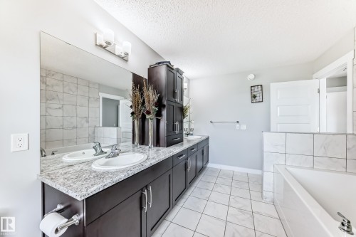 1452 30 Street, Edmonton, AB - Indoor Photo Showing Bathroom