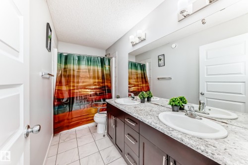 1452 30 Street, Edmonton, AB - Indoor Photo Showing Bathroom