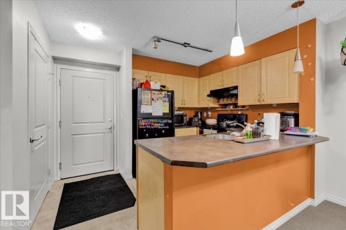 114 11453 Ellerslie Road, Edmonton, AB - Indoor Photo Showing Kitchen
