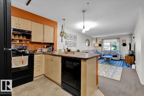 114 11453 Ellerslie Road, Edmonton, AB - Indoor Photo Showing Kitchen