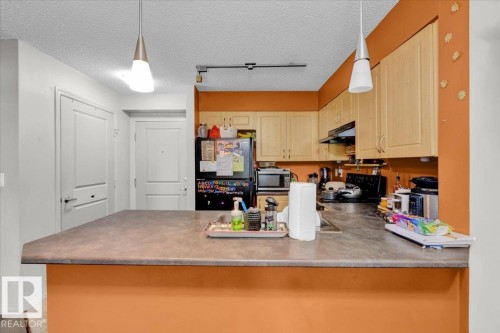114 11453 Ellerslie Road, Edmonton, AB - Indoor Photo Showing Kitchen