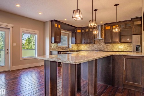 10842 175A Avenue, Edmonton, AB - Indoor Photo Showing Kitchen With Upgraded Kitchen