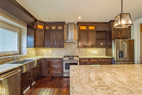 10842 175A Avenue, Edmonton, AB - Indoor Photo Showing Kitchen With Upgraded Kitchen