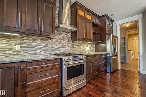 10842 175A Avenue, Edmonton, AB - Indoor Photo Showing Kitchen With Upgraded Kitchen