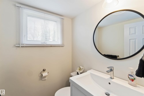 9000 168 Street, Edmonton, AB - Indoor Photo Showing Bathroom