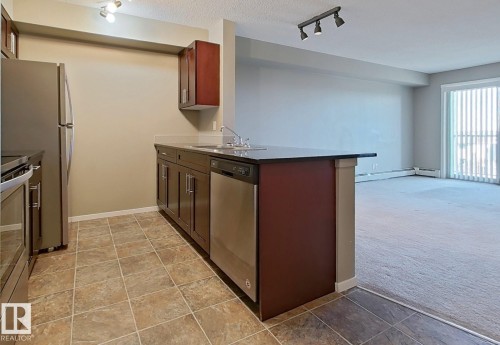 404 5370 Chappelle Road, Edmonton, AB - Indoor Photo Showing Kitchen