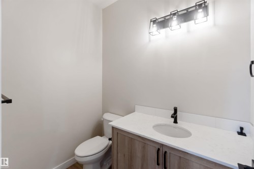 4908 49 Avenue, Gibbons, AB - Indoor Photo Showing Bathroom